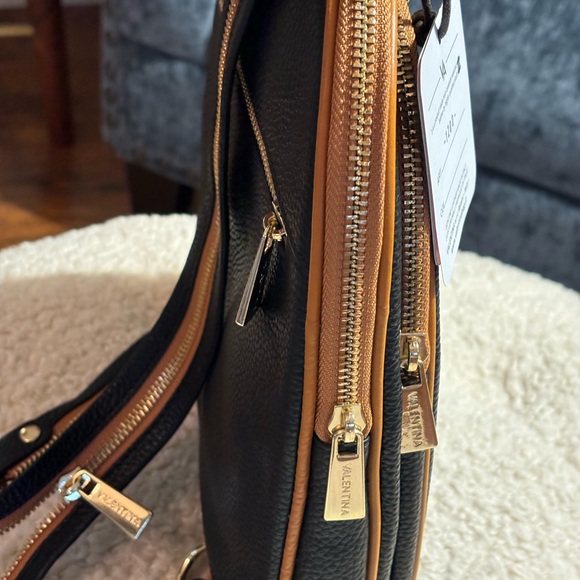 COPY - 🏷️ NWT Valentina Italy peppled Leather Purse/Backpack/ sling  - black - Picture 2 of 5